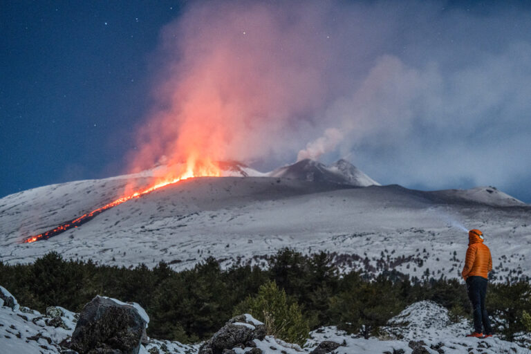 El volcán Etna sigue en erupción