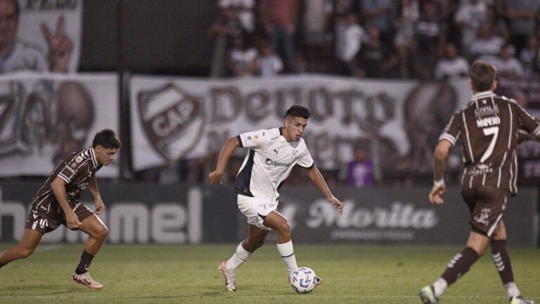 Torneo Apertura: Platense rescató un agónico empate ante Independiente