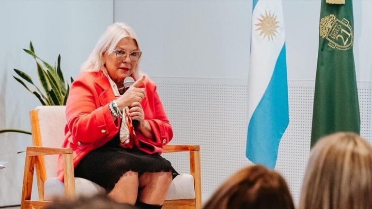 Elisa Carrió arremetió contra el gobierno y cosecha apoyos