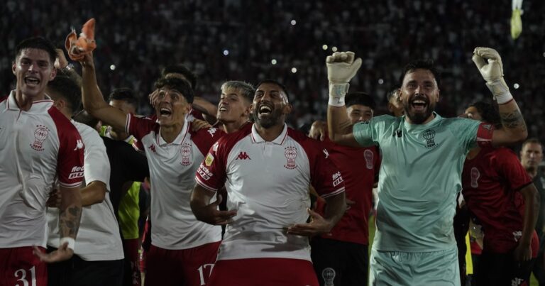 El emotivo gesto de Huracán con un niño con síndrome de Down previo al clásico