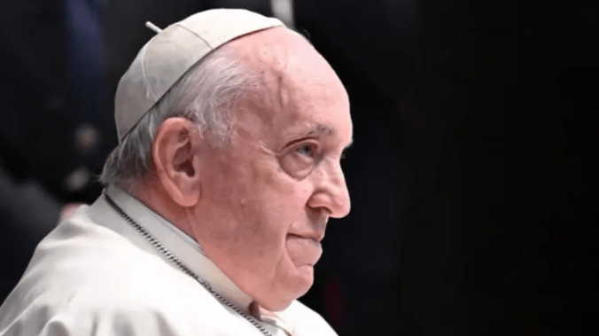 El Papa mostró una leve mejoría: Hay una evolución del cuadro inflamatorio pulmonar