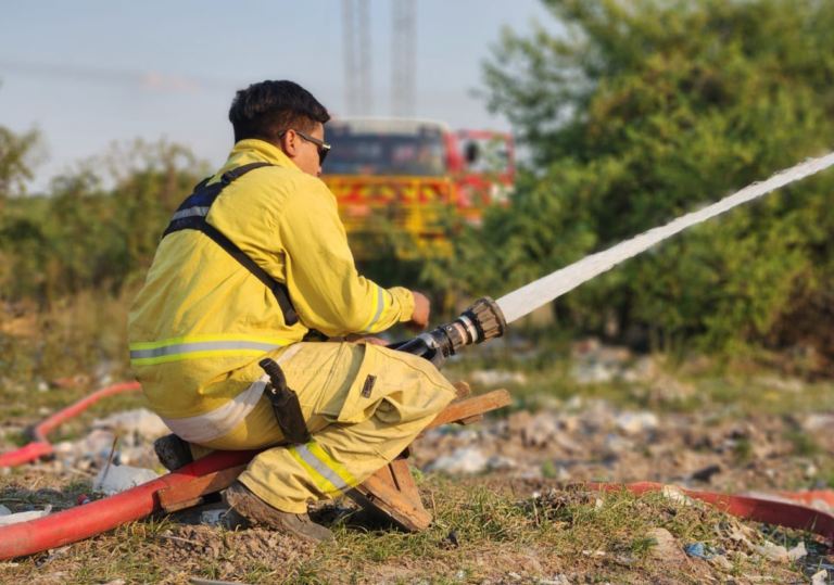 Corrientes intensifica su lucha contra el fuego ante el extremo calor