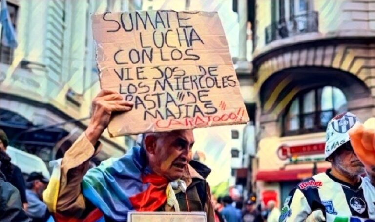 Miércoles de crisis para Milei: resistencia en las calles y derrota en el Congreso
