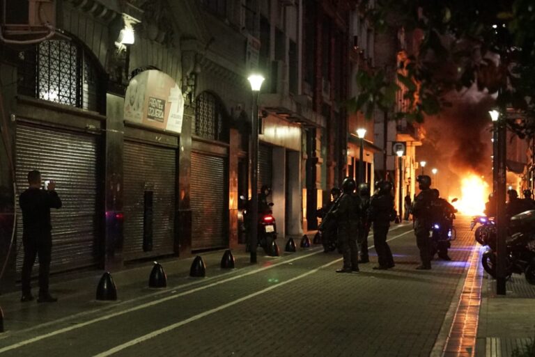 Fuera YA la policía del local de calle Alsina del PTS!