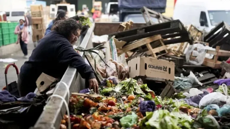 La pobreza bajó al 34,9% en febrero último
