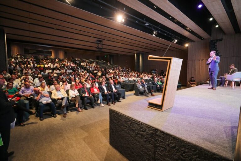 Valdés instó a tener una provincia más pujante con empleo privado