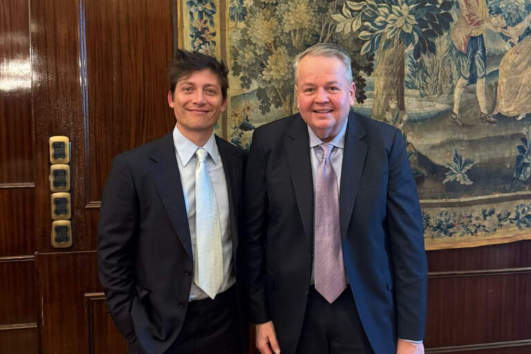 Santiago Caputo se reunió en Casa Rosada con Barry Bennett, el asesor de Donald Trump