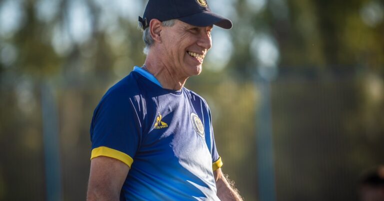 El desafío que tendrá Holan en el armado del equipo para enfrentar a River