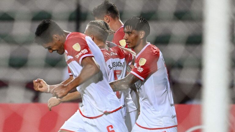 Estudiantes puso primera en la Libertadores con un cómodo triunfo