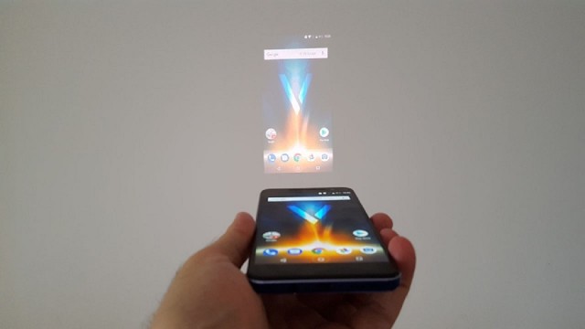 Podés transformar al teléfono celular en un proyector de alta calidad en pocos pasos