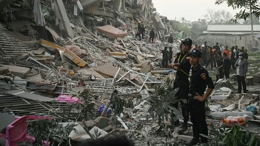 Salvaron a una persona que pasó cinco días bajo los escombros en Myanmar