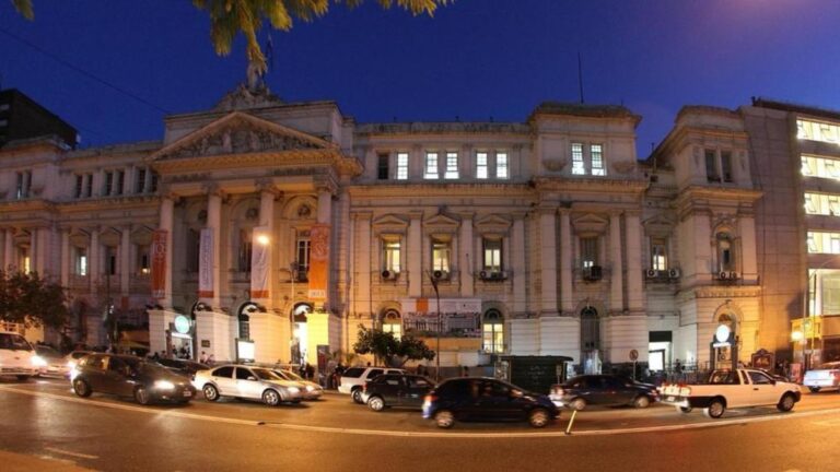 La Facultad de Ciencias Económicas de la UBA implementa chatbots educativos