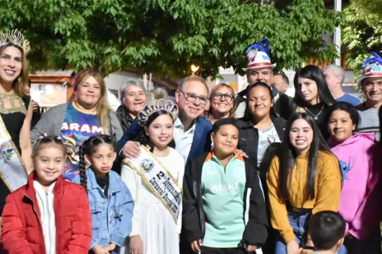 Se realizó el traspaso de atributos a representantes de los Carnavales Barriales.