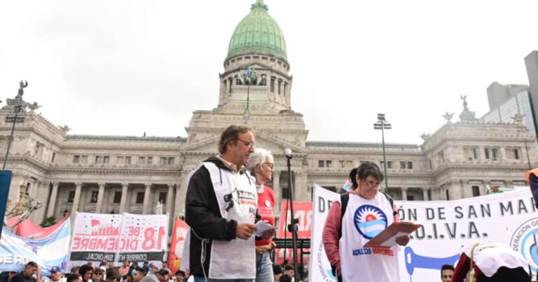 Congreso. Movilización de los jubilados con presencia de la CGT