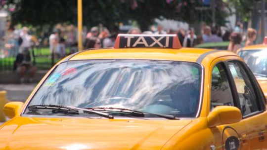 Taxistas contra Uber: los gremios del sector se manifestaron contra el fallo del TSJ
