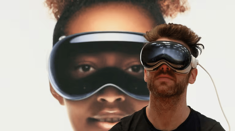 Apuesta por la cara: Apple estaría trabajando en nuevas versiones de su casco de realidad mixta