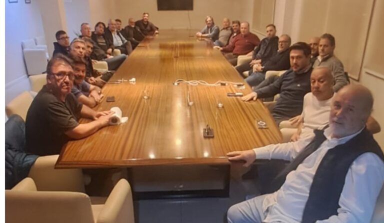 PERONISMO BONAERENSE SE REUNIÓ EN AVELLANEDA PARA EVALUAR ESTRATEGIAS ELECTORALES