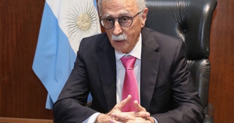 Javier Milei y sus medidas, EN VIVO: el Gobierno busca que las prepagas frenen sus aumentos