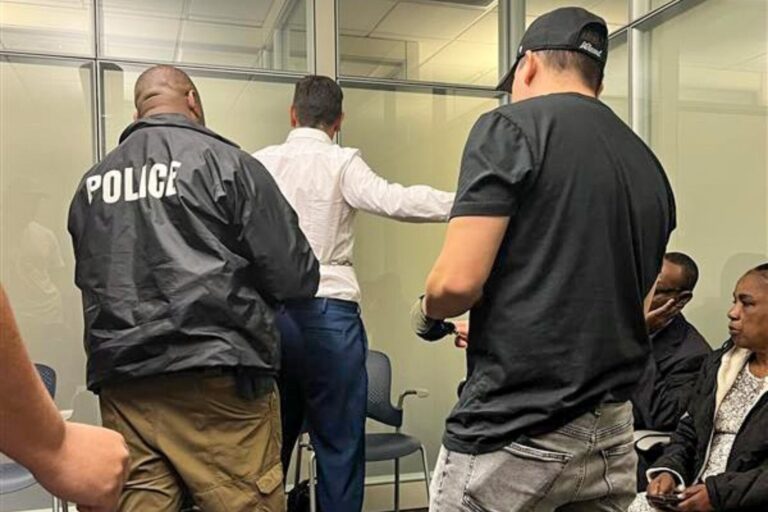 La advertencia de Uscis para todos los que pidan la ciudadanía americana: Baneado de por vida