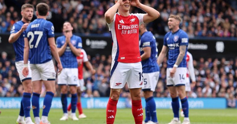 El Arsenal goleó y postergó la celebración del Liverpool en la Premier League
