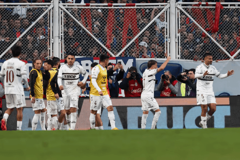 Platense venció a San Lorenzo y es finalista del Toreno Apertura.