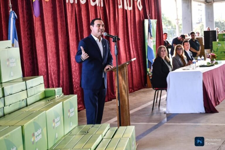 Valdés: La escuela nos iguala y es el trampolín al futuro