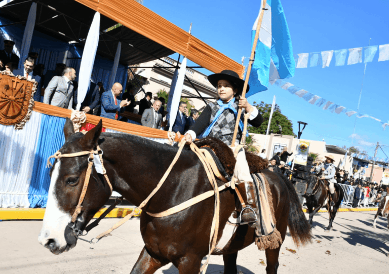 Valdés acompañó al pueblo de San Luis del Palmar en un nuevo aniversariodesufundación