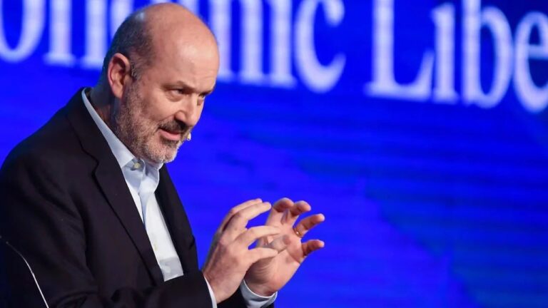 Sturzenegger prende la motosierra y prepara el "Proyecto Digesto"