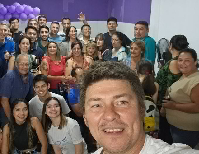 Almirón continúa con su caravana libertaria por las localidades