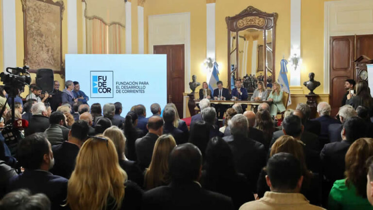 Valdés presentó líneas de crédito para emprendedores locales