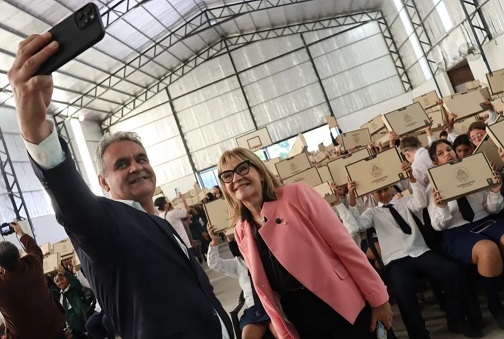 Más de 700 estudiantes de Lavalle recibieron netbooks