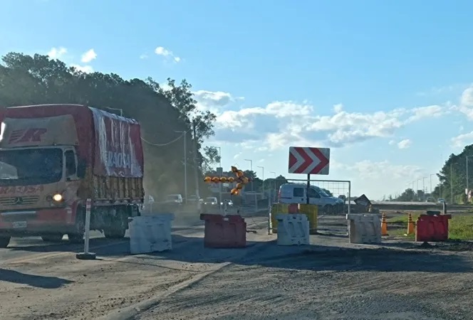 Milei vuelve a frenar la autovía y obras para Corrientes