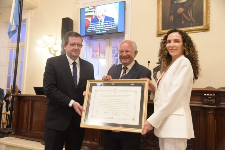 Emotivo reconocimiento al Dr. Abel Albino: Esto es un regalo del cielo