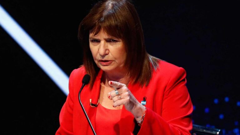 Patricia Bullrich presentó un listado de los hinchas que no podrán ir al mundial de Clubes