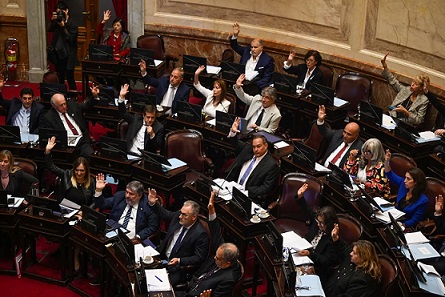 Senadores con sueldos sin ajuste e ideal para la inflación