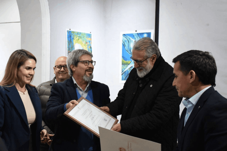 La Municipalidad rinde homenaje a José Kura por sus 40 años con el arte