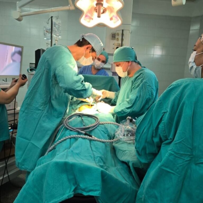 Primera cirugía laparoscópica en el hospital El Salvador, todo un éxito