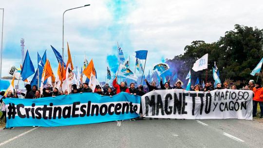 El kirchnerismo se endurece y sale a cortar rutas y accesos y prepara una megamarcha