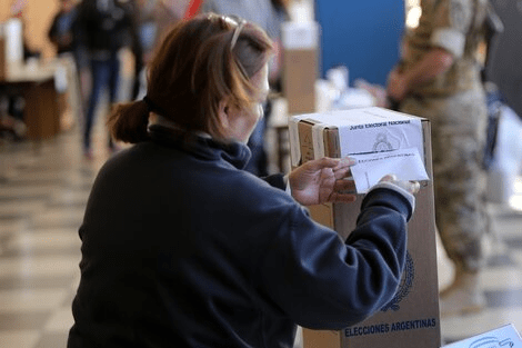 Elecciones en Corrientes: una encuesta reveló que un 58% prefiere un cambio.
