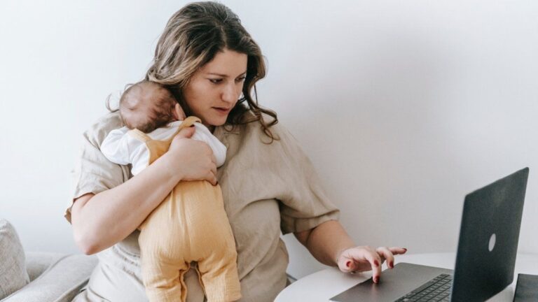 La canasta de crianza casi no sufrió variación en mayo: cuánto se necesita para mantener un hijo?