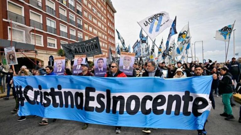 Marchas por Cristina Kirchner EN VIVO: el PJ y organizaciones sociales se movilizan a Plaza Mayo