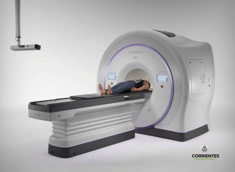 Valdés anunció que Corrientes recibió moderno equipamiento para el Instituto de Oncología