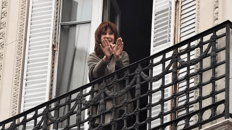 Cristina Kirchner le presentó a la Justicia la lista de visitas para su prisión domiciliaria