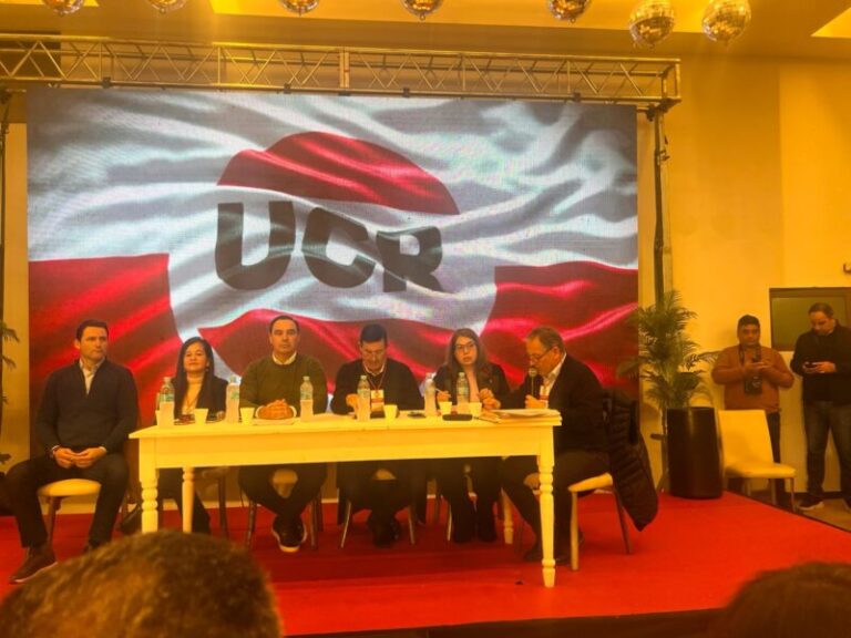 Valdés mantiene abierta la posibilidad de una alianza con La Libertad Avanza