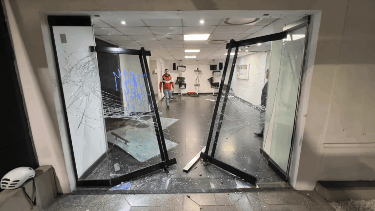 Imputaron a tres dirigentes de La Cámpora por el ataque al edificio de TN y ElTrece.