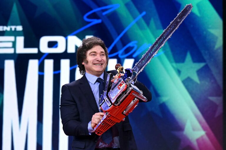 Cómo funcionó la motosierra de Milei en lo que va de su segundo año de gestión