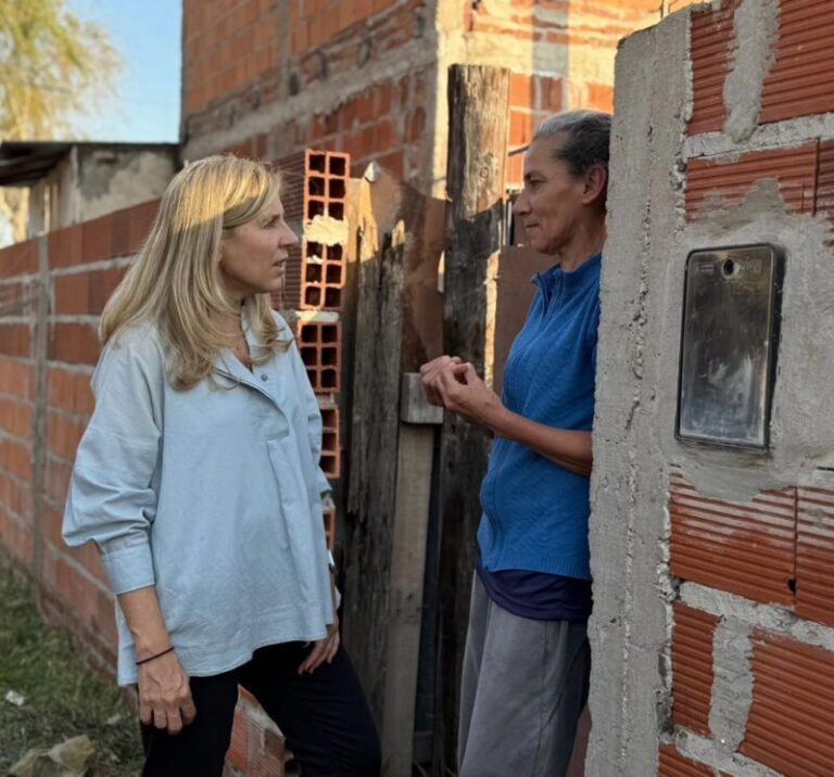 Any Pereyra, de puerta a puerta