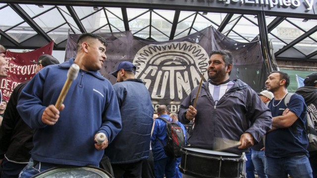 Gremio del neumático frena la actividad en Pirelli, Fate y Bridgestone