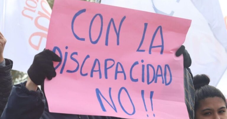 Marcha nacional antirrepresiva. Decimos NO al veto de la ley de emergencia en discapacidad