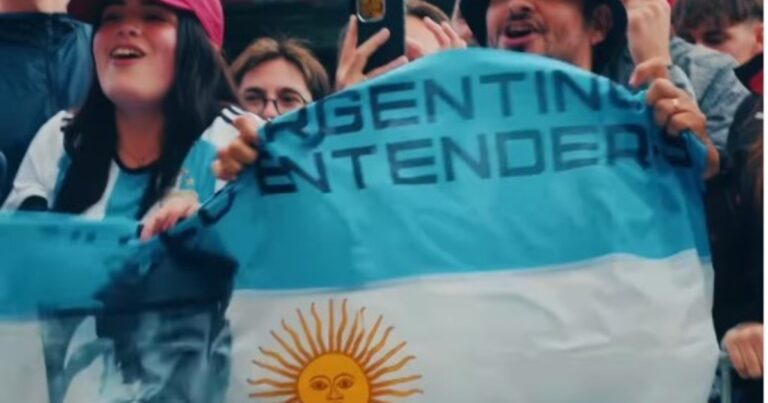 Video: así fue el recibimiento de los hinchas argentinos a Colapinto en Spa